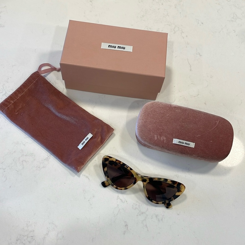 MIU MIU 01Vs cateye sunglasses